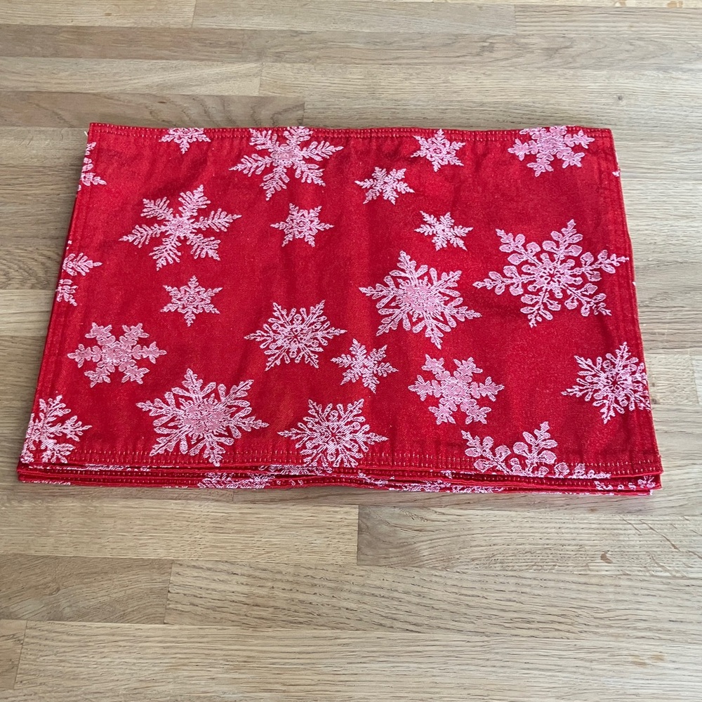 Holiday 4 Set Red Snowflake Patterned placemats